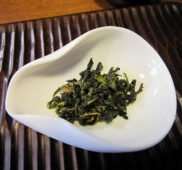阿里山烏龍茶・アリサンウーロンチャ 【台湾の烏龍茶・香高い新茶】