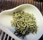 高級ジャスミン茶 【緑茶の新芽を使用した高級なジャスミン茶】